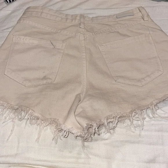 blank nyc // the barrow frayed shorts - Picture 11 of 12